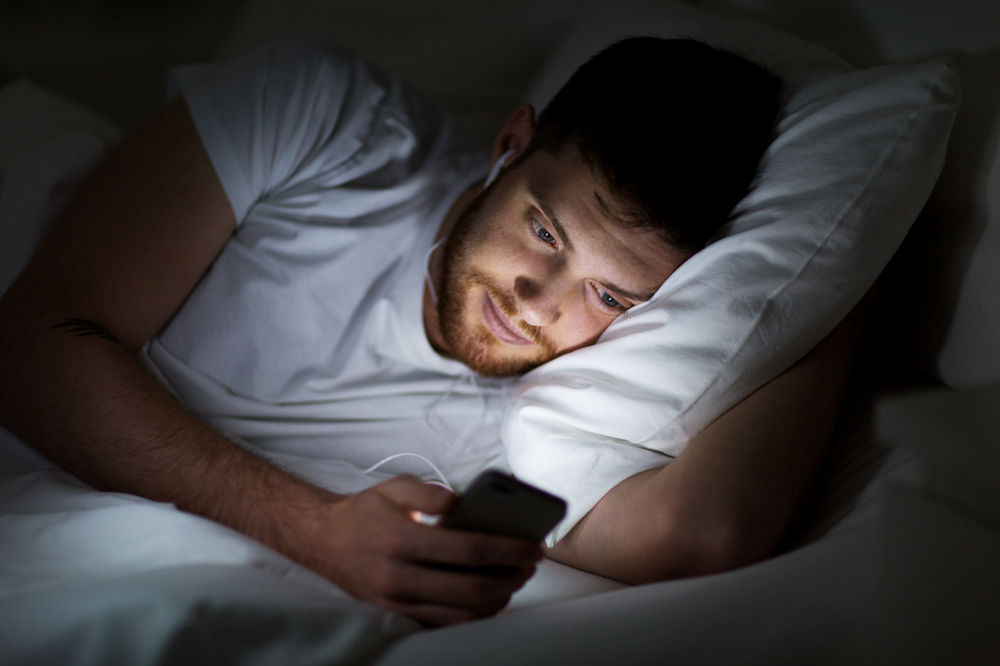 Using your phone in bed is making you sleep badly… Here’s why.